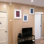Lisbon Heart Santa Marta Apartment